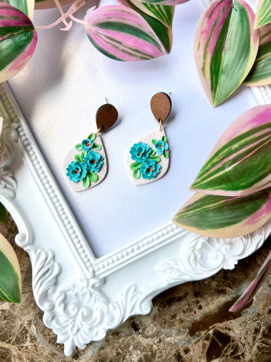 Floral Medley, Holli
