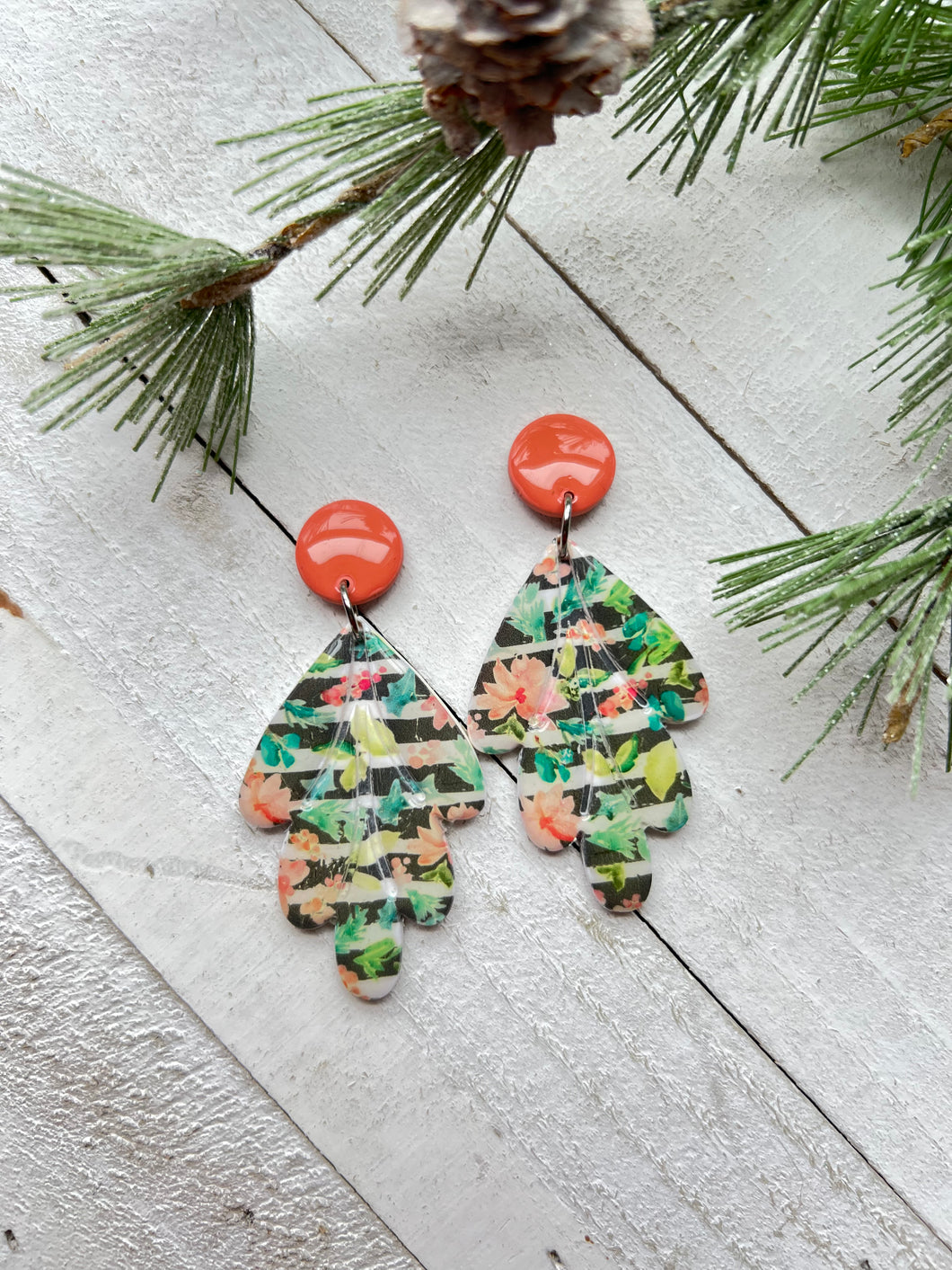 Christmas Floral, Avery Dangles