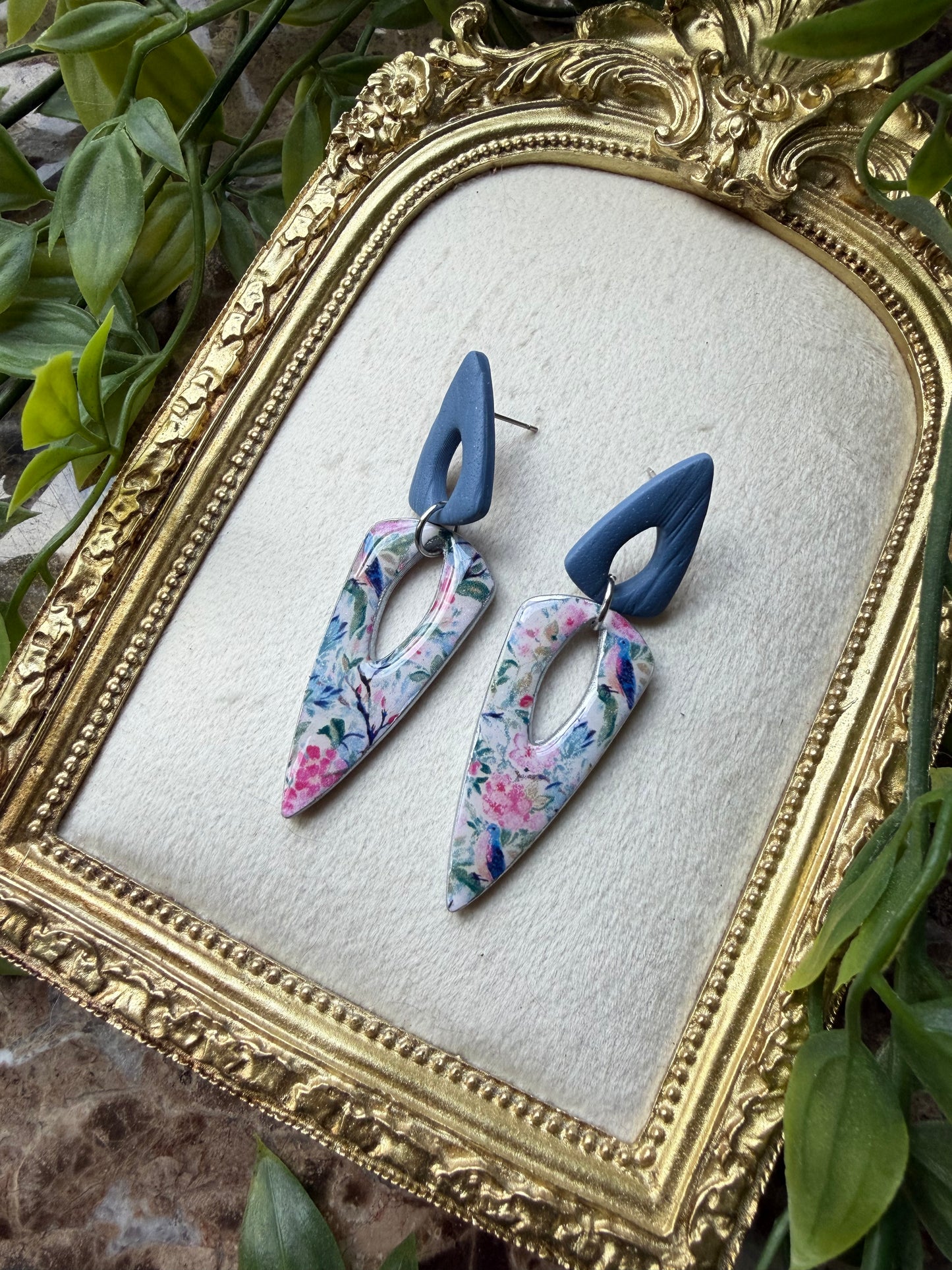 Birds of a Feather, Gia