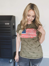 Load image into Gallery viewer, Vintage American Flag Tee